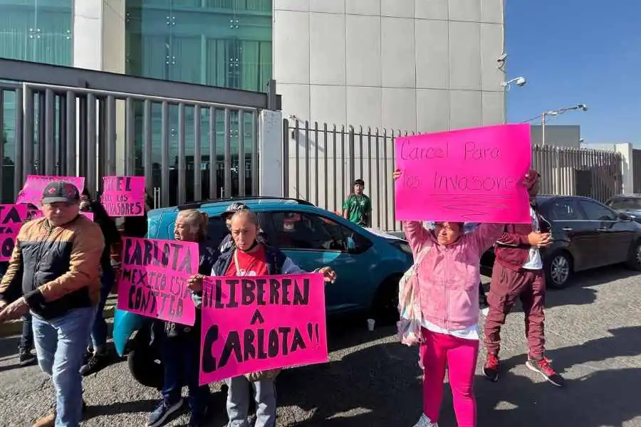 Con-gritos-y-porras-piden-liberar-a-Dona-Carlota-N-mujer-senala-por-ataque-en-Chalco-1-1