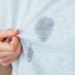 como-quitar-manchas-de-grasa-en-la-ropa-1