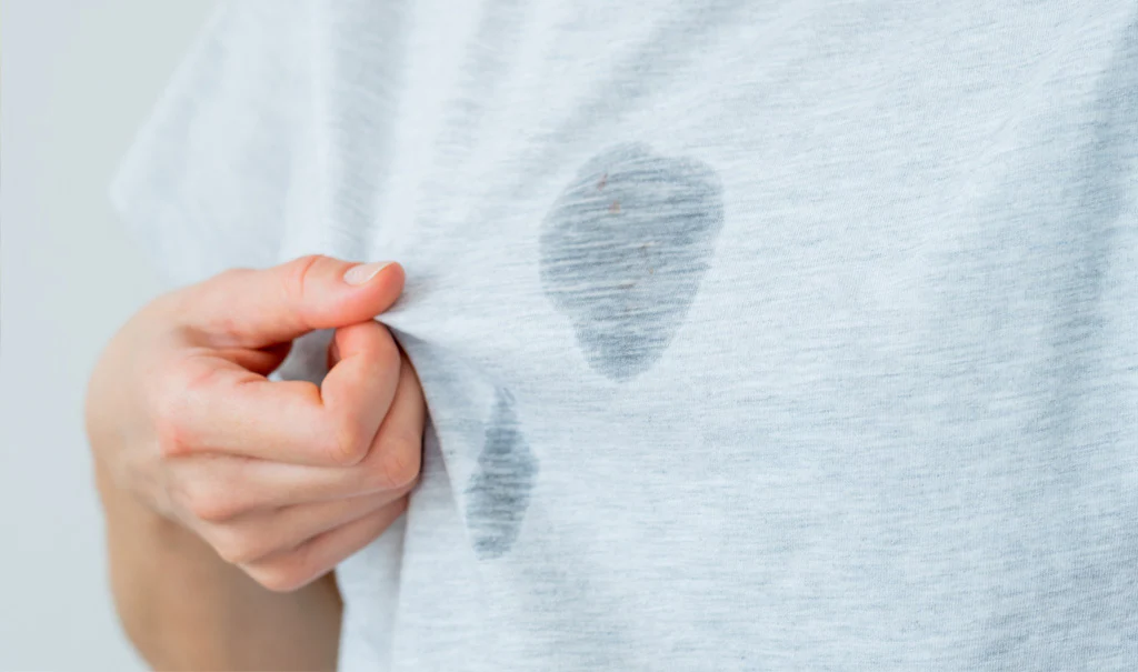 como-quitar-manchas-de-grasa-en-la-ropa-1