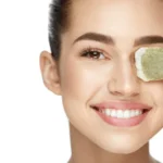 mujer_usando_te_verde_para_la_cara_800x