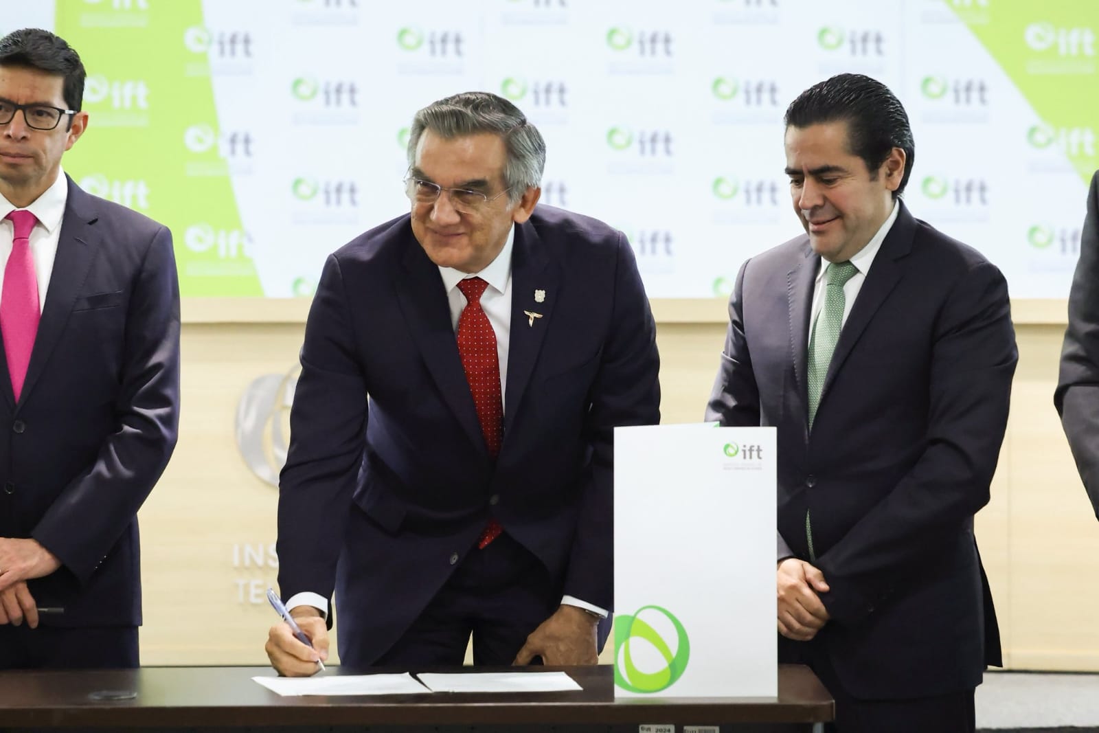 Entrega IFT concesiones de radio y tv a Tamaulipas
