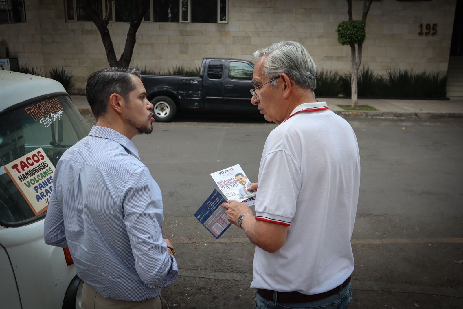 Ricardo Oropeza Bueno recorre el Jardín del Arte y dialoga con la ciudadanía