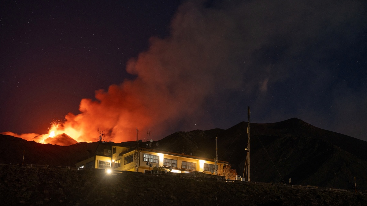 etna-el-volcan-mas-activo-de-europa-intensifica-su-actividad2-035258