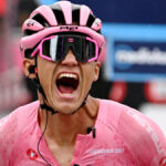 isaac-del-toro-celebra-con-mama-100930