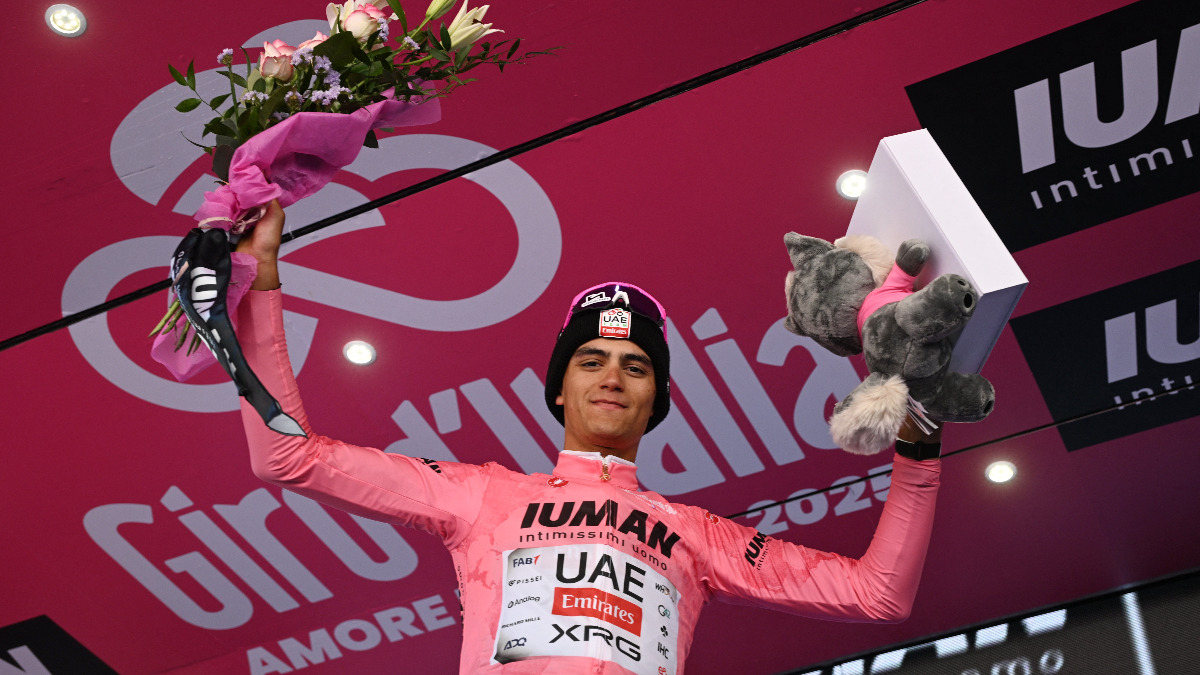 isaac-del-toro-celebrando-095919