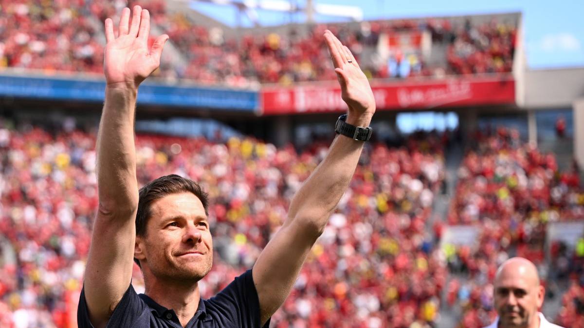xabi-alonso-ap-071101