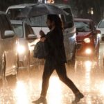 Una intensa lluvia azotó por minutos el Centro Histórico de la Ciudad de México.