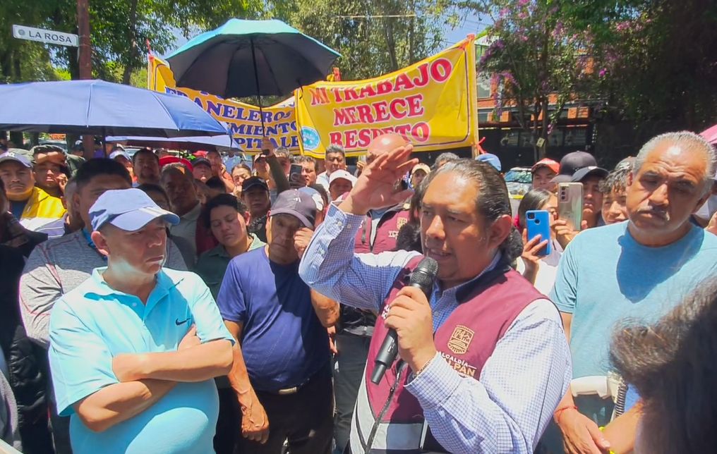Juan Pablo Tlatempa Camacho acudió a platicar con los Comerciantes en Vía Pública de la Asociación Civil La Esperanza y llegaron a acuerdos de respeto mutuo