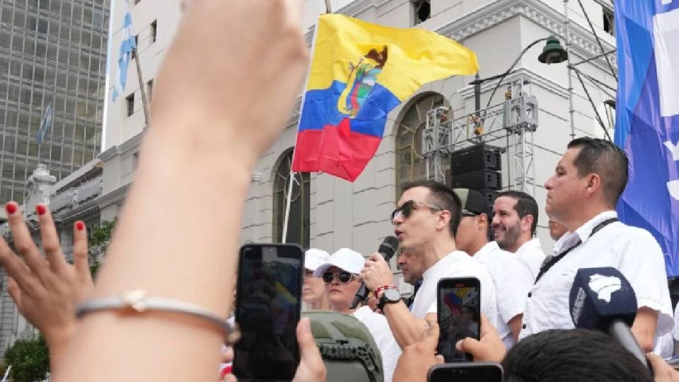 dacfd53a-8b39-4fcf-aedb-d8b90525587c