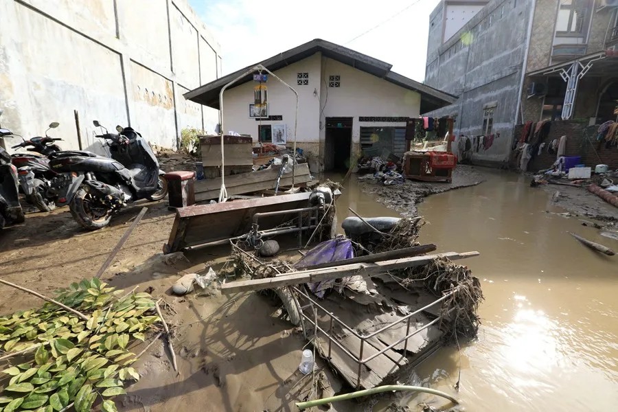 EPA9248-INDONESIA-FLOOD-IMPACT