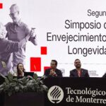 De izquierda a derecha: Cristina Chuck, de la Escuela de Ingeniería y Ciencias (EIC) del Tec de Monterrey, Sara Morales, del Instituto de Fisiología Celular de la UNAM, Jonathan Magaña, de la EIC, Raúl Medina, del Instituto Nacional de Geriatría (Inger) y Sergio Alva, del AMAR. (Crédito de Foto: TecScience)