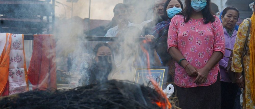 celebran-familias-funerales-sin-cuerpos-nepal-riada_13_1000x428