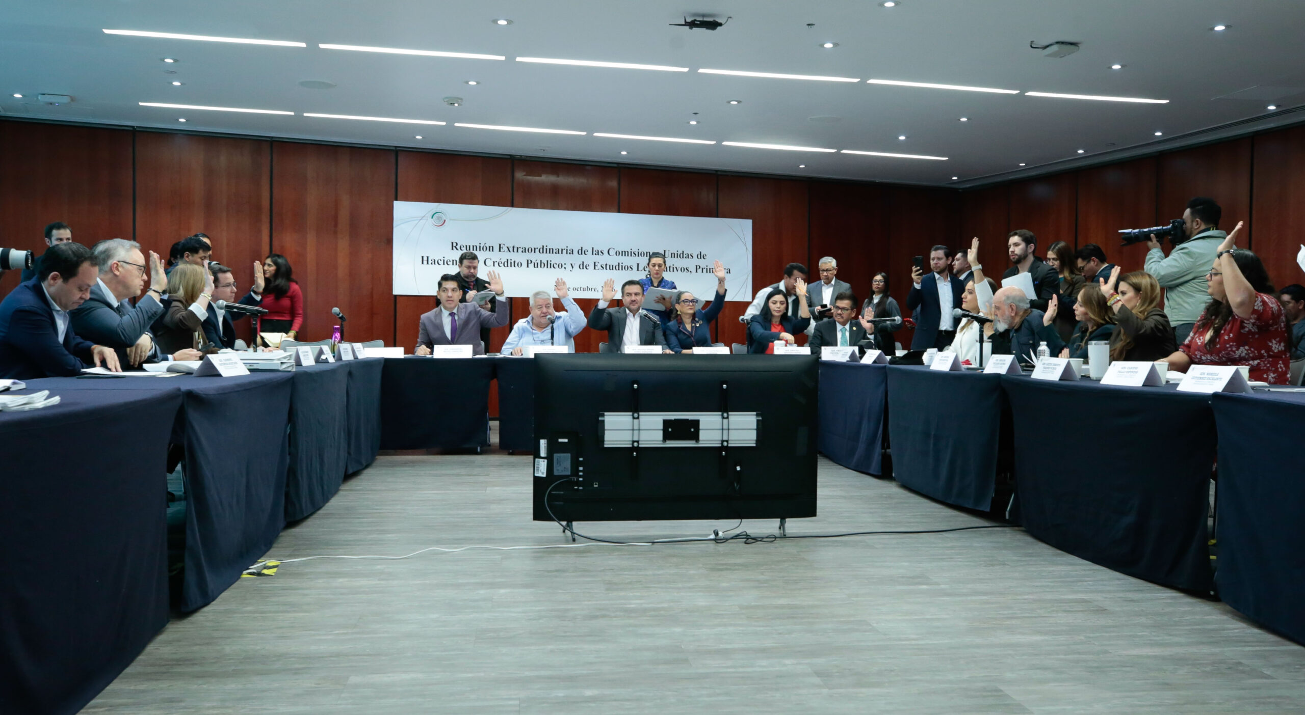 211026 Com Unidas Hacienda y Est Leg Primera-11