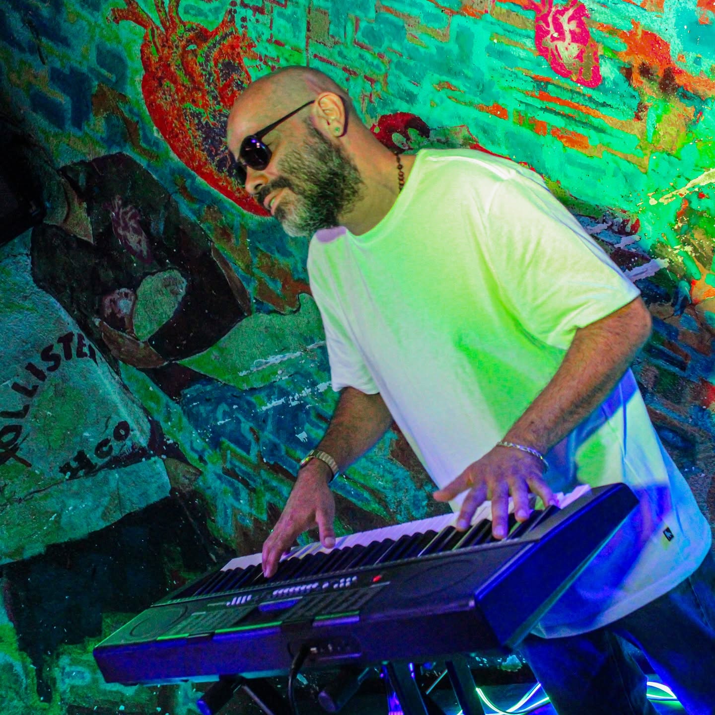 PACHO LOPEZ CUMBIA MESTIZA FOTO3