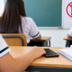 Restricción de celulares en el aula