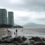 El huracán Trudy se degrada a tormenta tropical y se aleja de México,pero mantiene lluvias